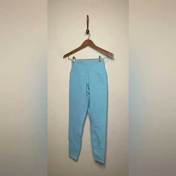 ALO Yoga 7/8 High-Waist Airbrush Legging in Chalk Blue